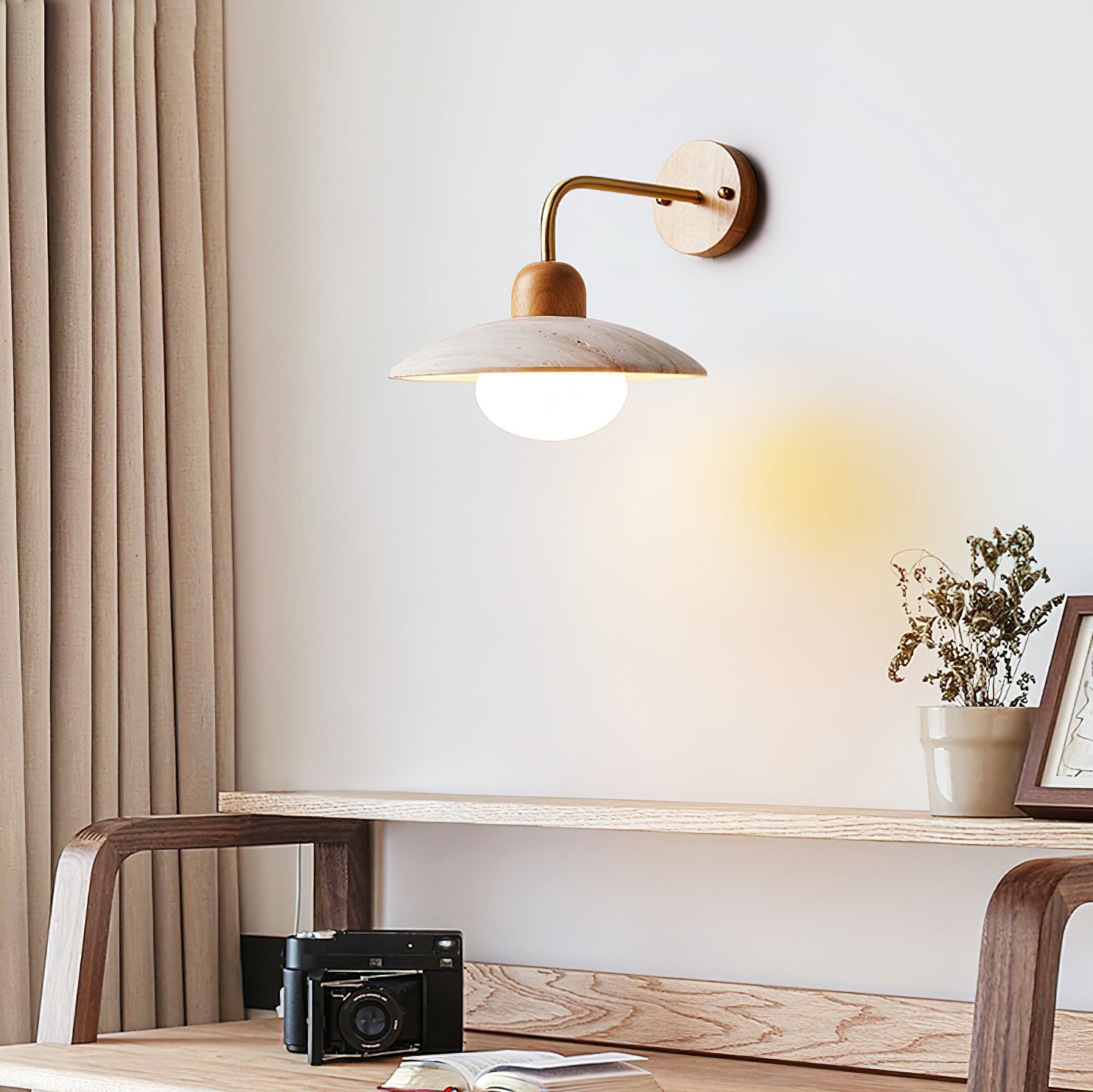 Lampada Da Parete Carolia in Travertino Giallo e Legno, Design Elegante e Moderno