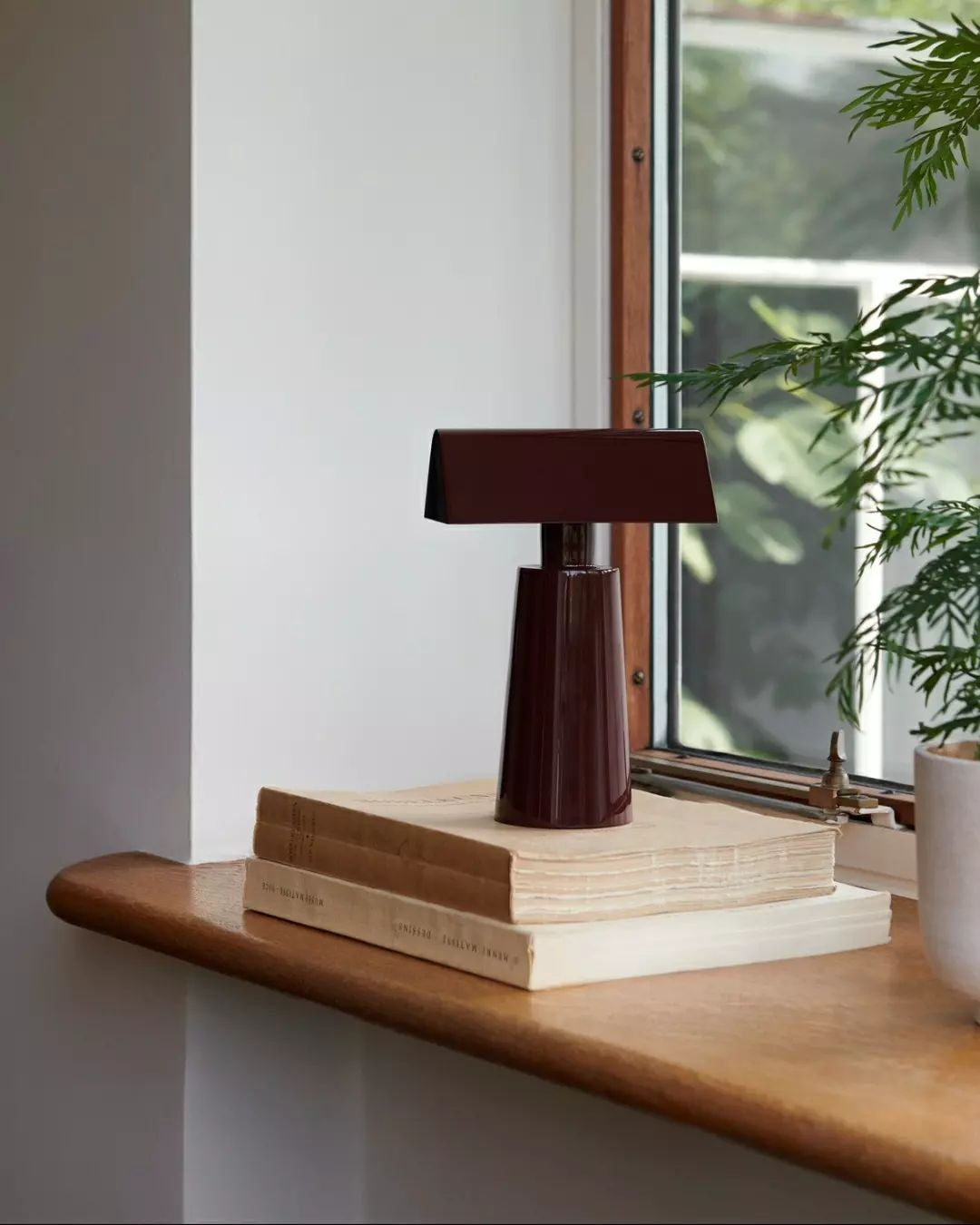 Lampada Da Tavolo Caret - Design Moderno con Luce LED e Porta USB Integrata