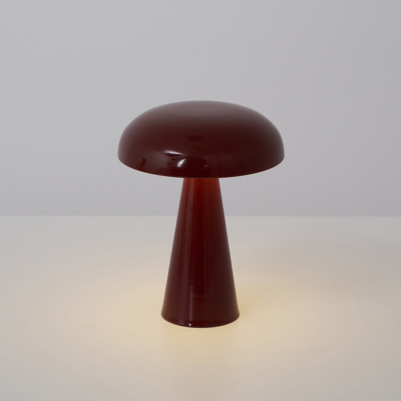 Lampada Da Tavolo Elegante Con Luce LED Integrata - Design Minimalista e Funzionale
