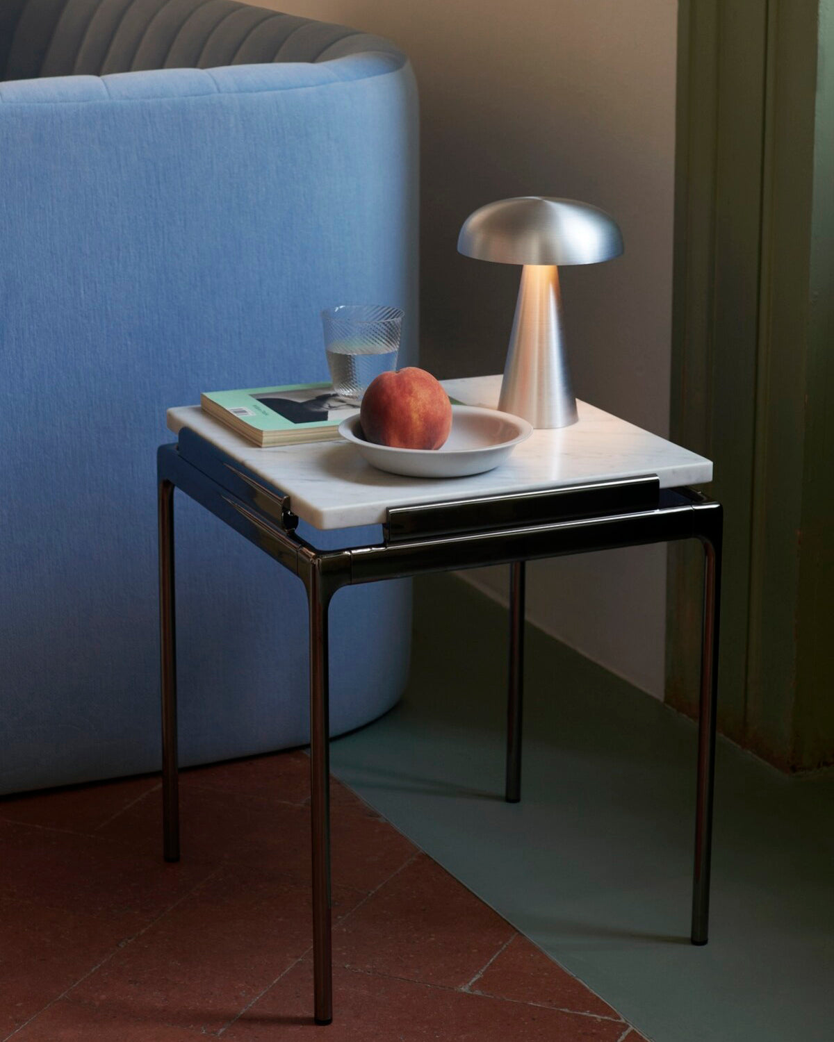 Lampada Da Tavolo Elegante Con Luce LED Integrata - Design Minimalista e Funzionale