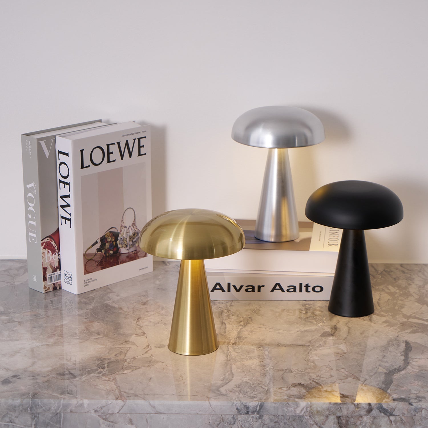 Lampada Da Tavolo Elegante Con Luce LED Integrata - Design Minimalista e Funzionale