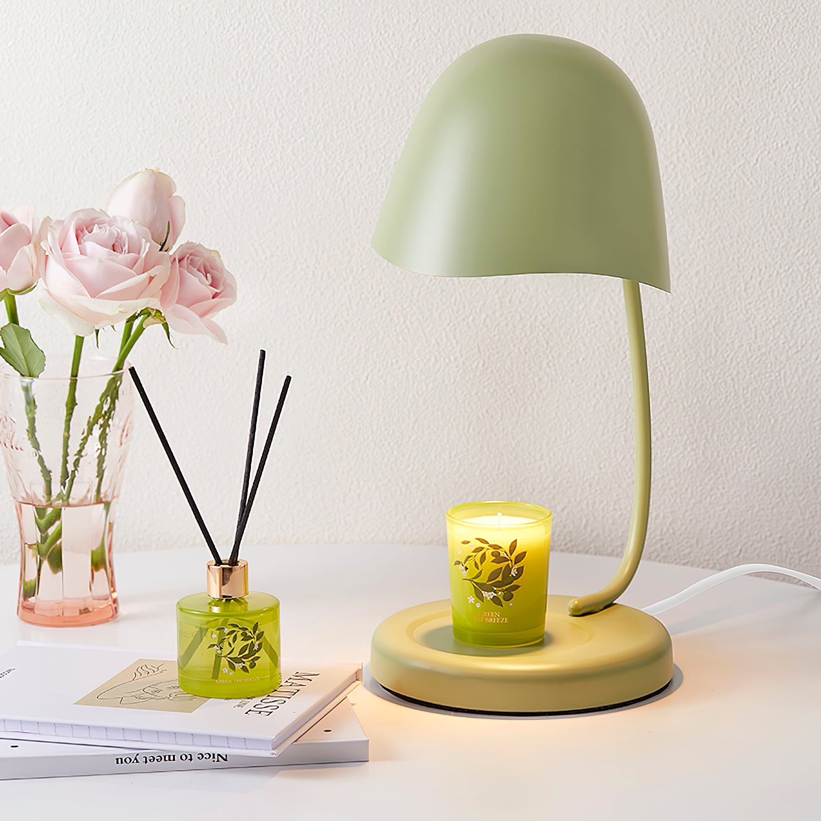 Lampada Riscaldante per Candele in Porcellana con Design Elegante e Finitura Dorata