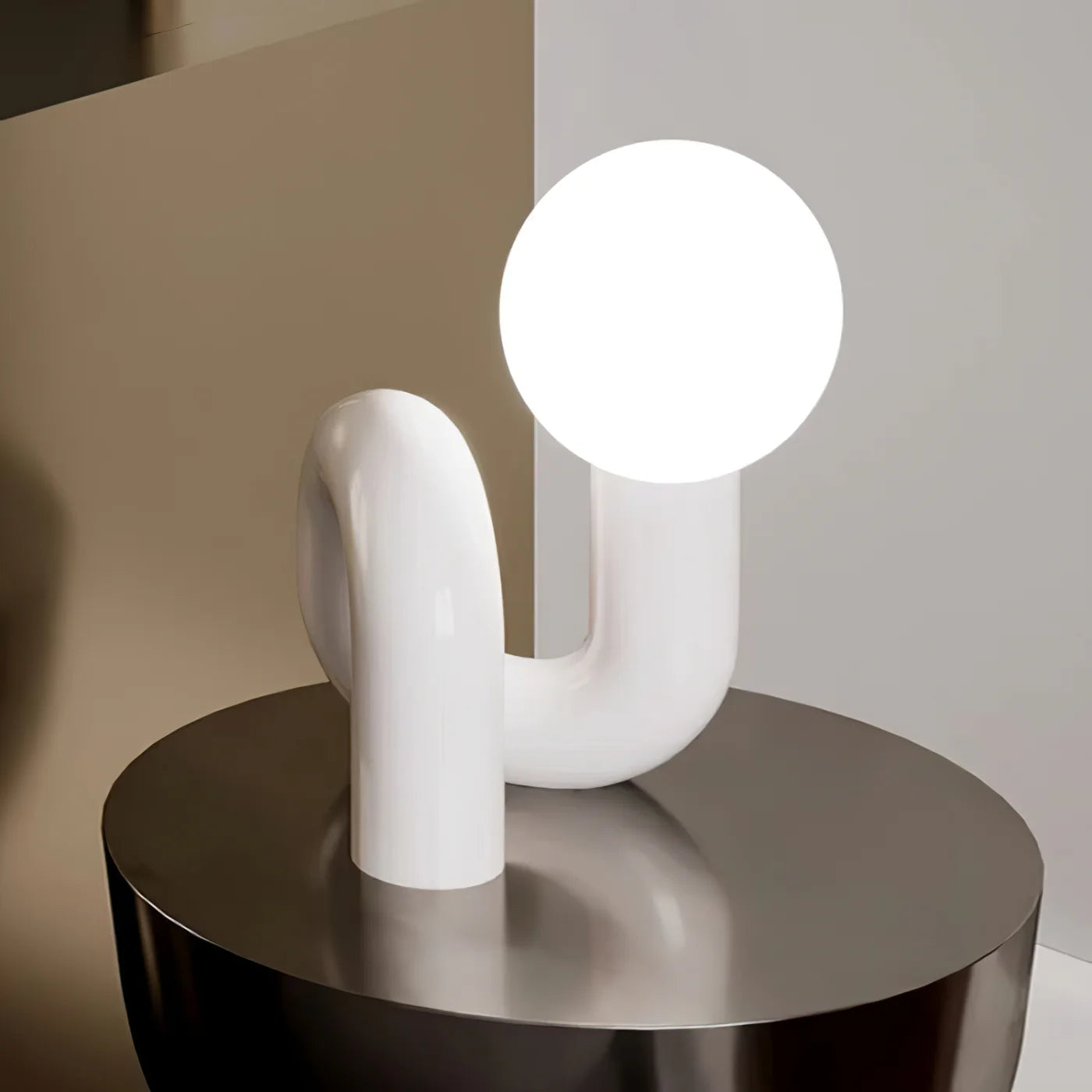 Lampada da Tavolo Industriale in Resina e Vetro – Colori Rosa, Blu, Bianco, Rosso, Diametro 26 cm, Altezza 40 cm