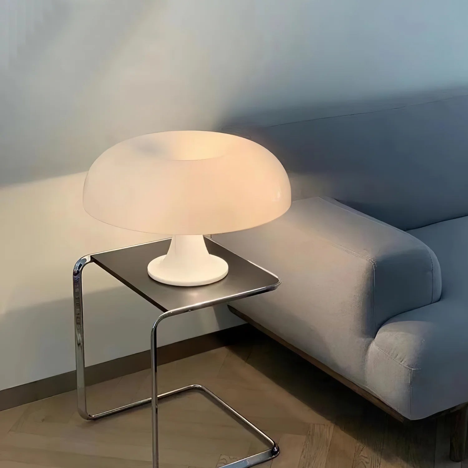 Lampada da Tavolo Nesso in Plastica Termoplastica – Design Moderno Bianco e Arancione, Diametro 32 cm, Compatibile con Lampadine E14