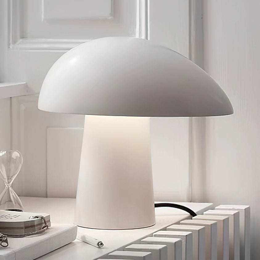 Lampada da Tavolo Notturna in Metallo con Design Elegante e Luce Regolabile – Varianti di Colore Nero, Bianco e Legno