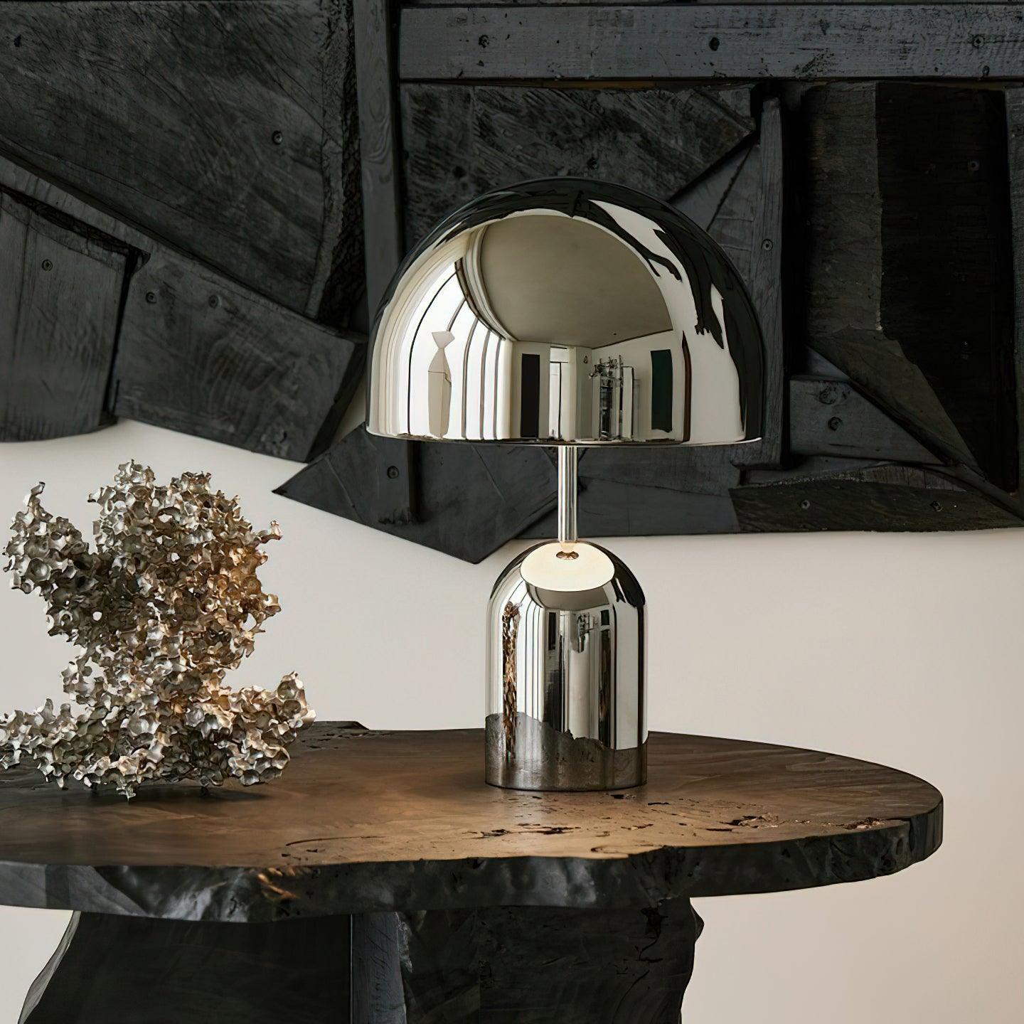 Lampada da Tavolo Portatile con Design Elegante, LED Integrati e Finitura Lucida