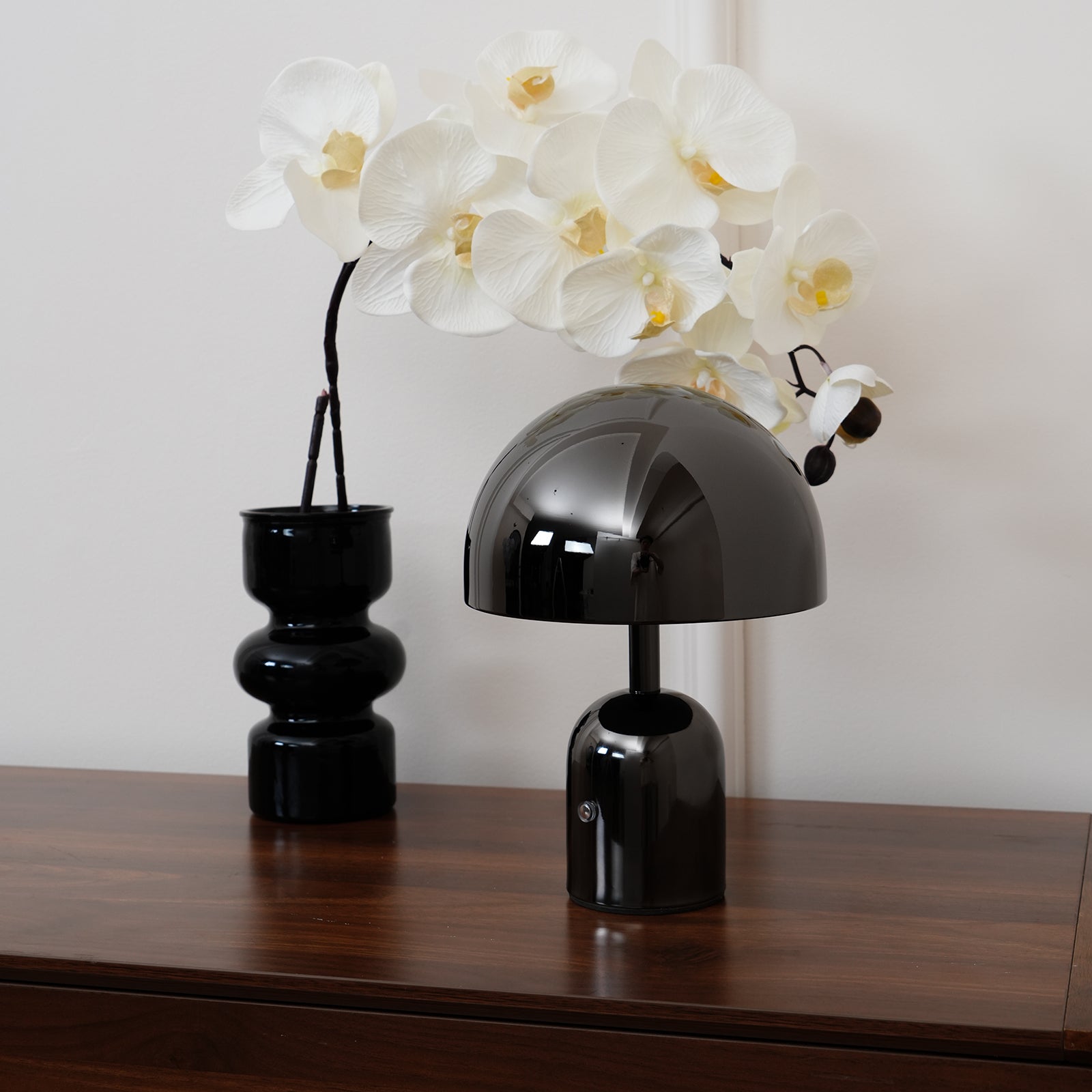 Lampada da Tavolo Portatile con Design Elegante, LED Integrati e Finitura Lucida