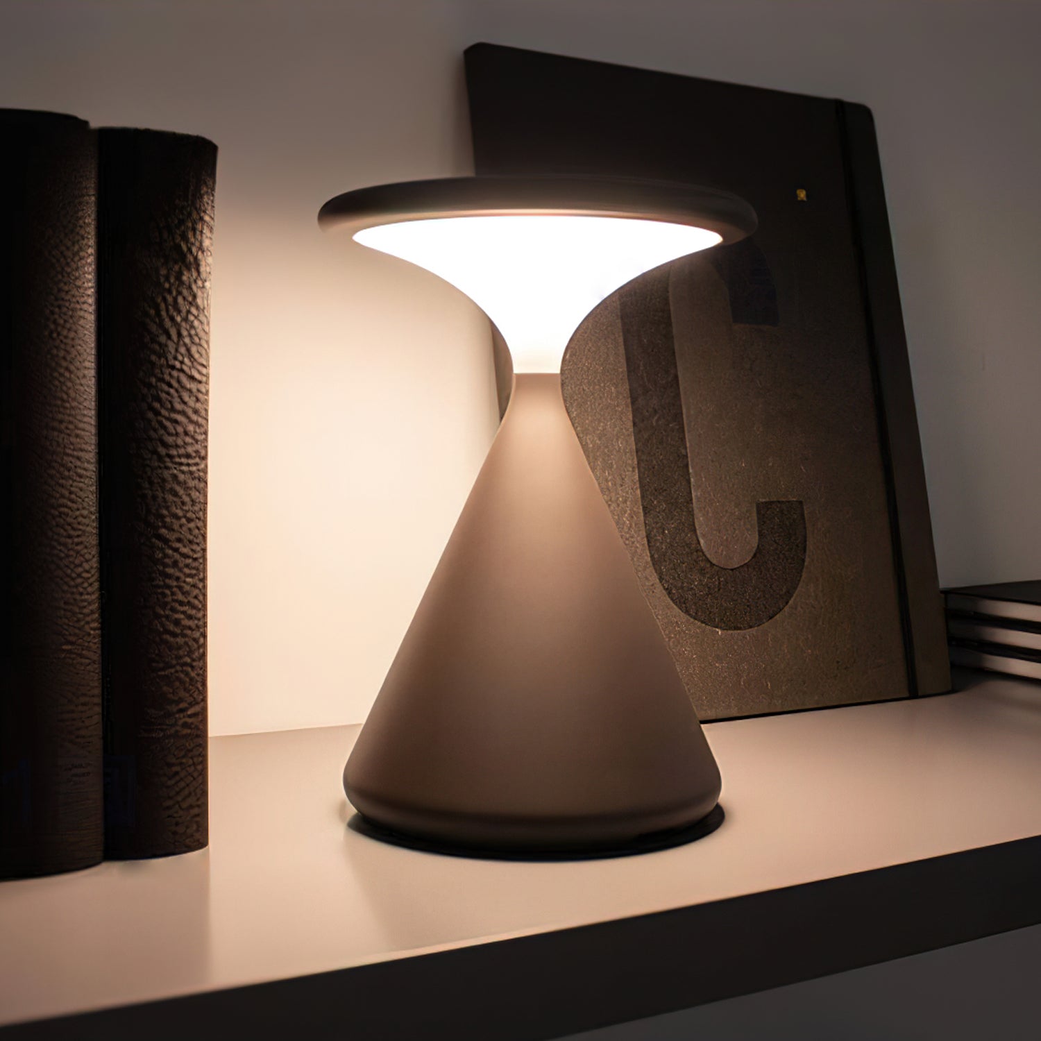 Lampada da Tavolo Senza Fili Atmosfera con Batteria Integrata – Design Moderno e Illuminazione Regolabile per Interni ed Esterni