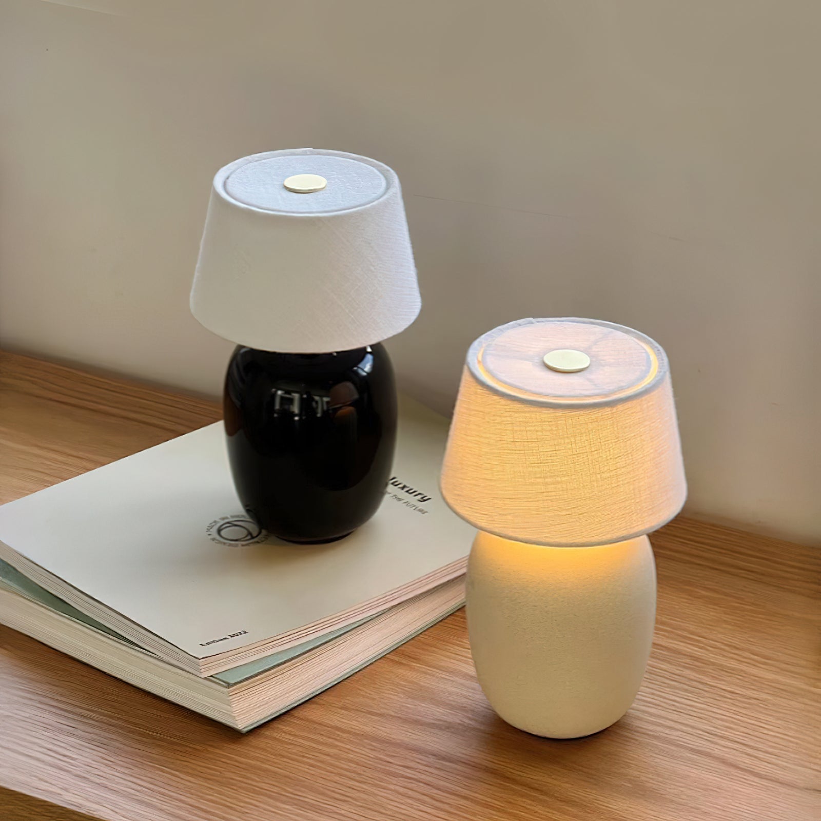 Lampada da Tavolo Senza Fili in Ceramica con Ricarica USB e Controllo Touch – Design Compatto e Moderno per Interni ed Esterni