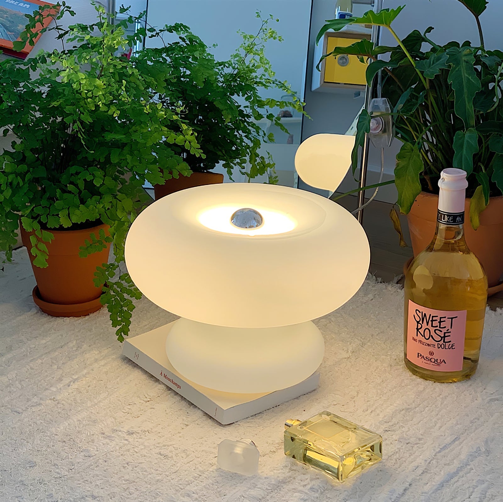 Lampada da Tavolo a Forma di Ciambella in Vetro Satinato – Design Moderno per Illuminazione Interna, Bianco, 28 cm