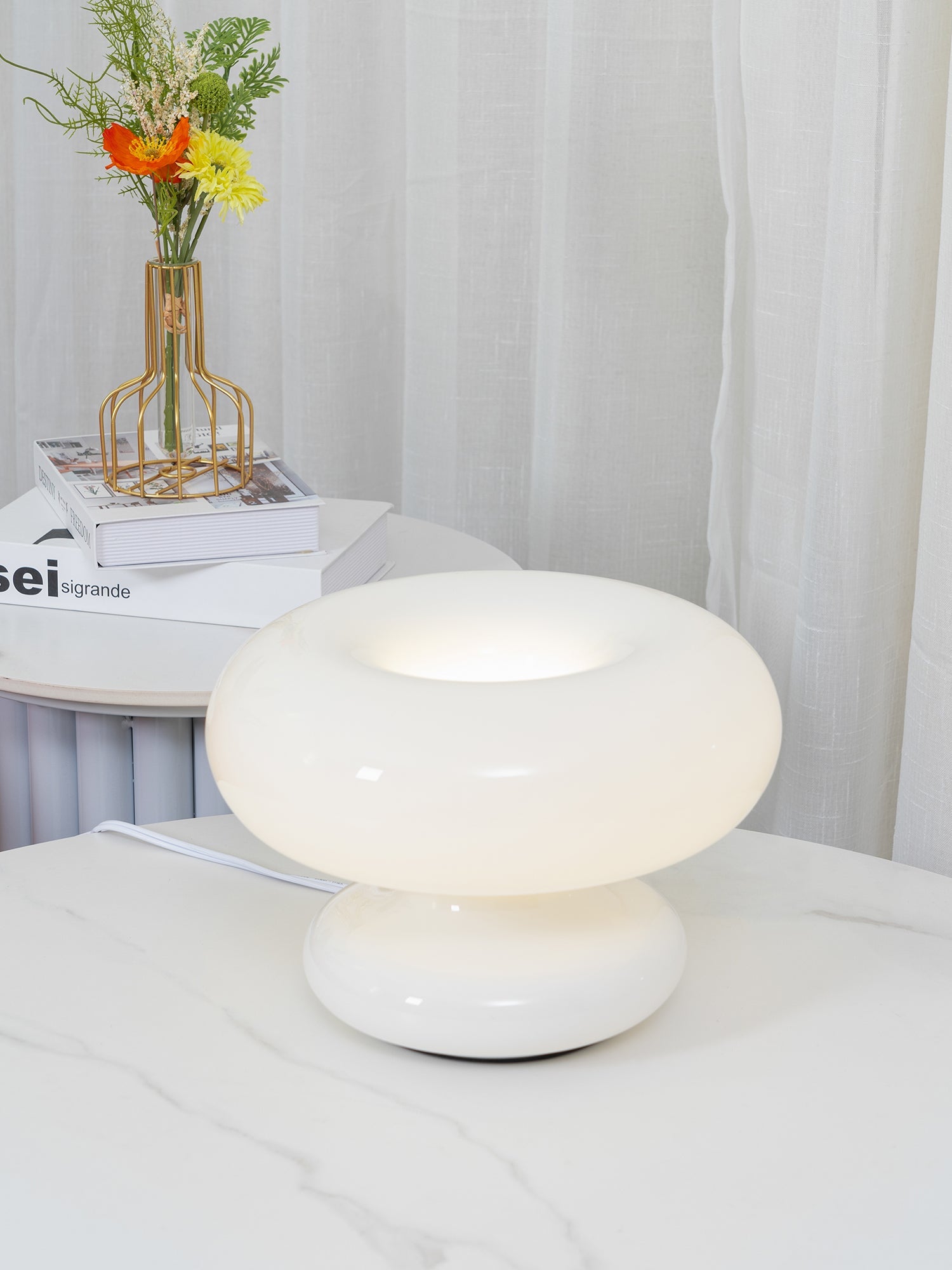 Lampada da Tavolo a Forma di Ciambella in Vetro Satinato – Design Moderno per Illuminazione Interna, Bianco, 28 cm