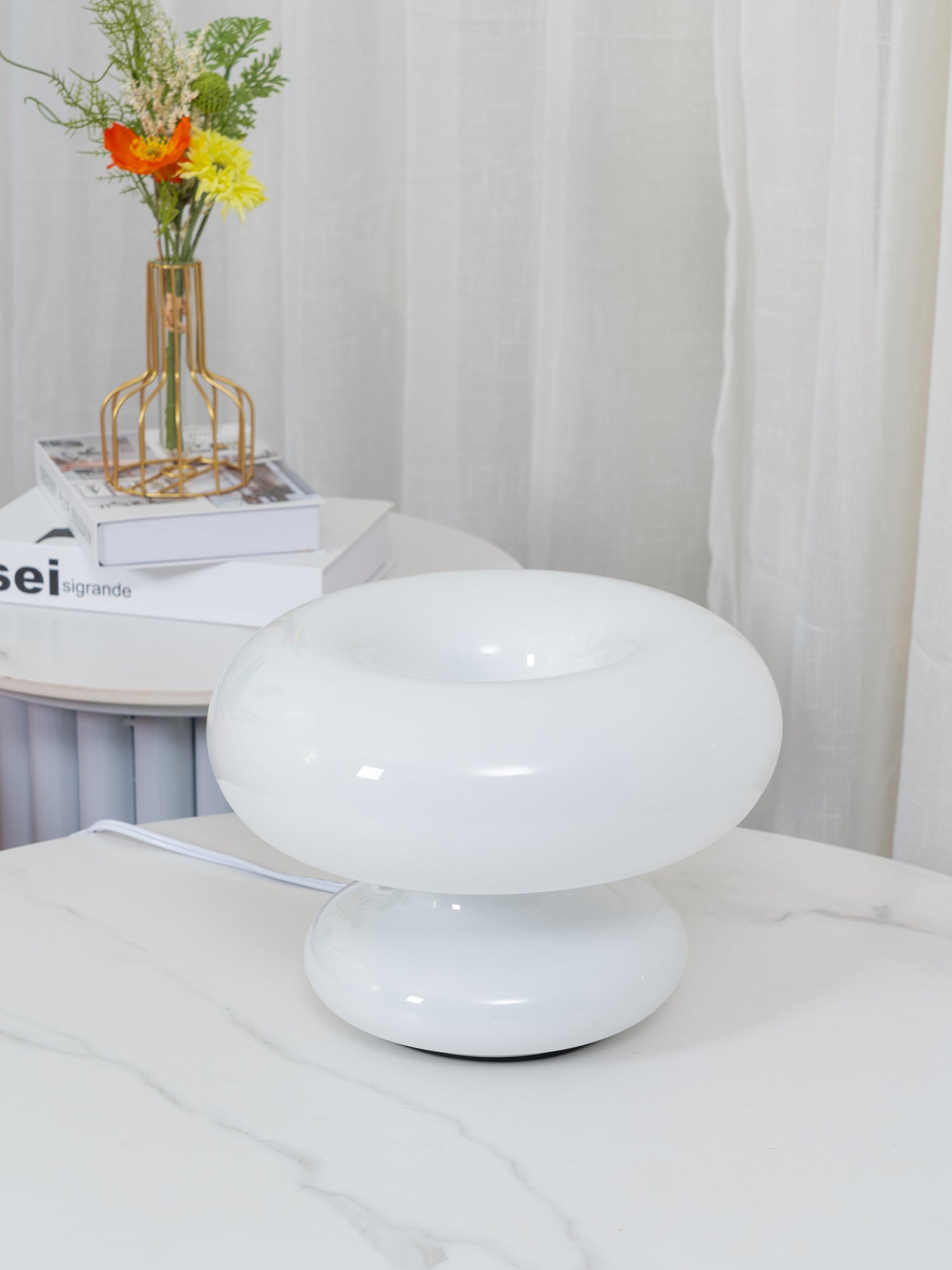 Lampada da Tavolo a Forma di Ciambella in Vetro Satinato – Design Moderno per Illuminazione Interna, Bianco, 28 cm