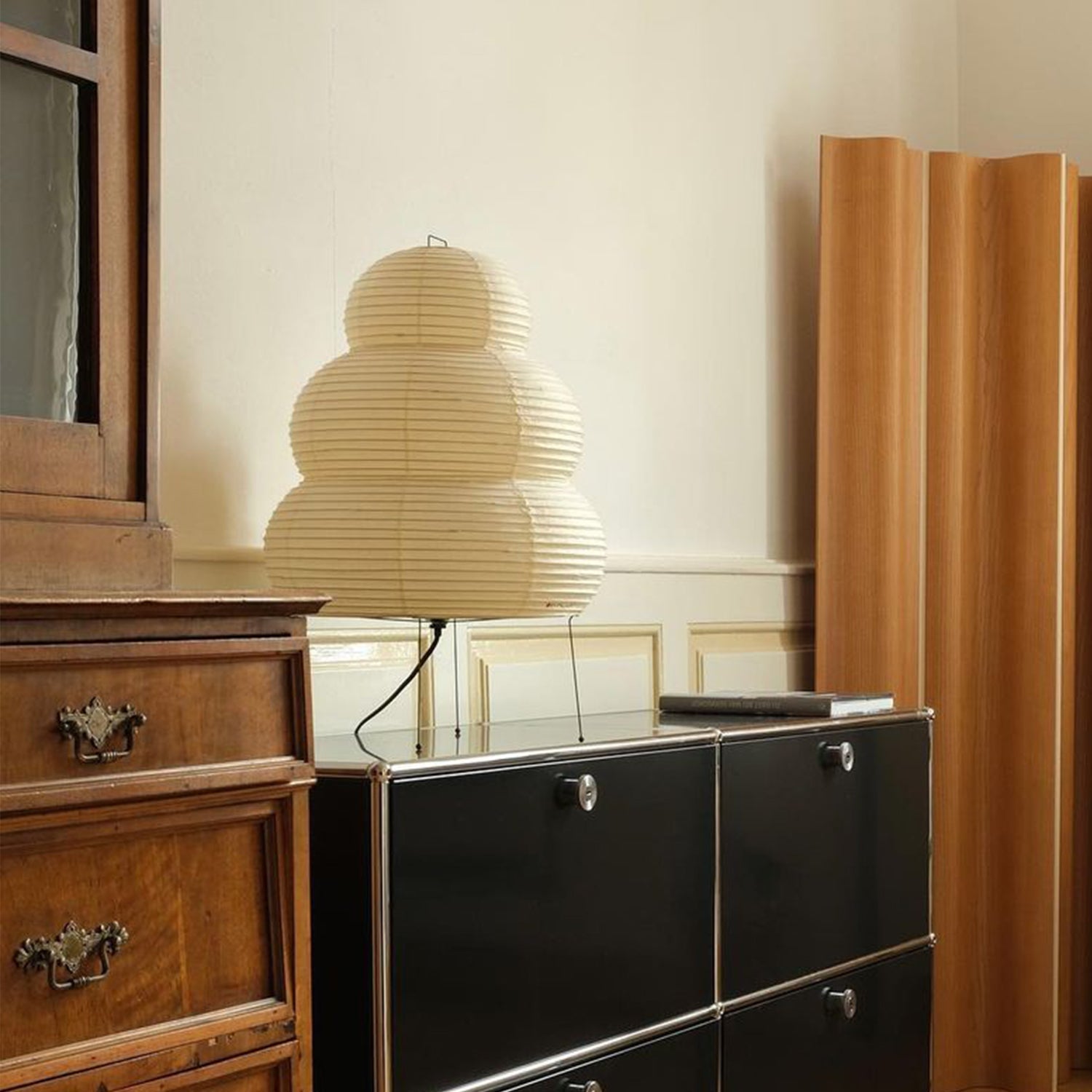 Lampada da Tavolo in Carta di Gelso – Design Giapponese Elegante, Luce Morbida, Dimensioni 26cm x 43cm e 40cm x 58cm