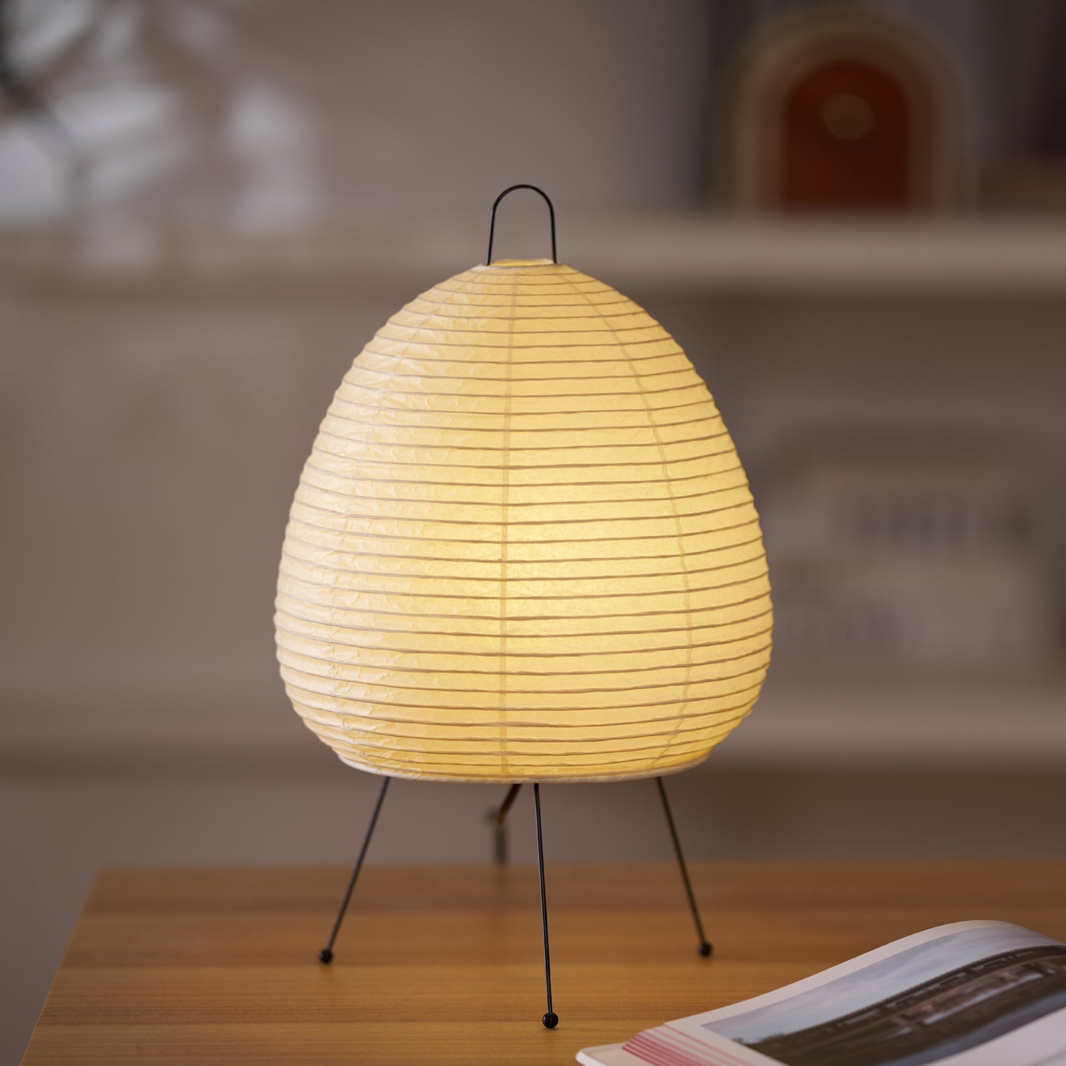 Lampada da Tavolo in Carta di Gelso – Design Giapponese Elegante, Luce Morbida, Dimensioni 26cm x 43cm e 40cm x 58cm