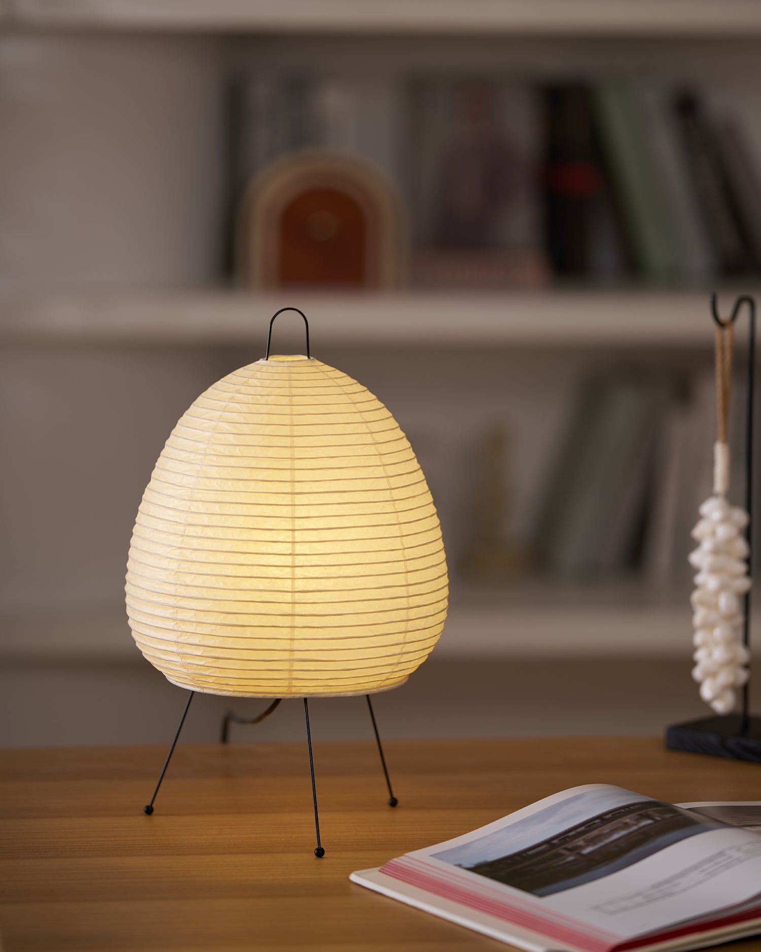 Lampada da Tavolo in Carta di Gelso – Design Giapponese Elegante, Luce Morbida, Dimensioni 26cm x 43cm e 40cm x 58cm