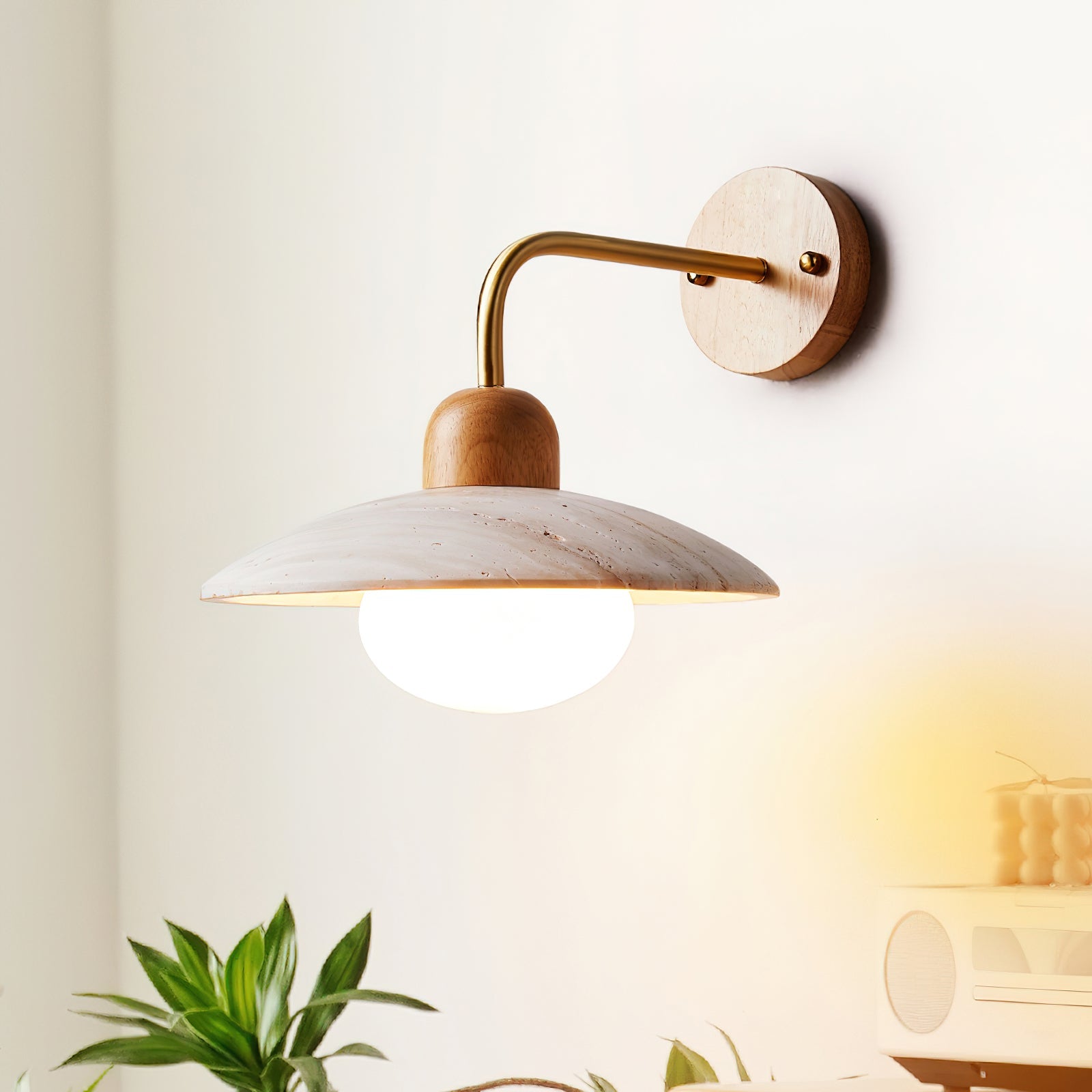 Lampada Da Parete Carolia in Travertino Giallo e Legno, Design Elegante e Moderno