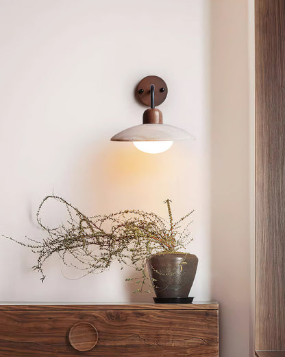 Lampada Da Parete Carolia in Travertino Giallo e Legno, Design Elegante e Moderno