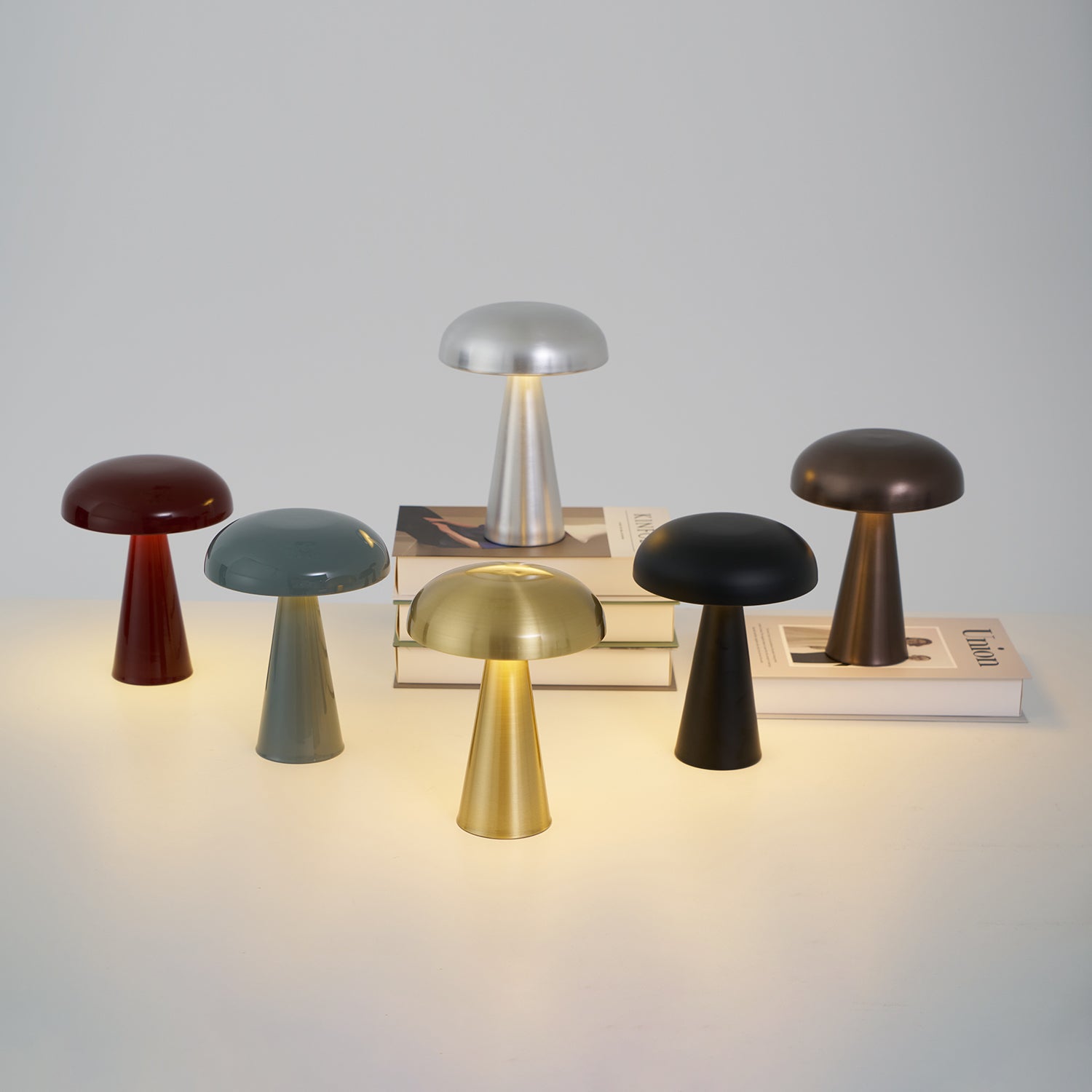 Lampada Da Tavolo Elegante Con Luce LED Integrata - Design Minimalista e Funzionale