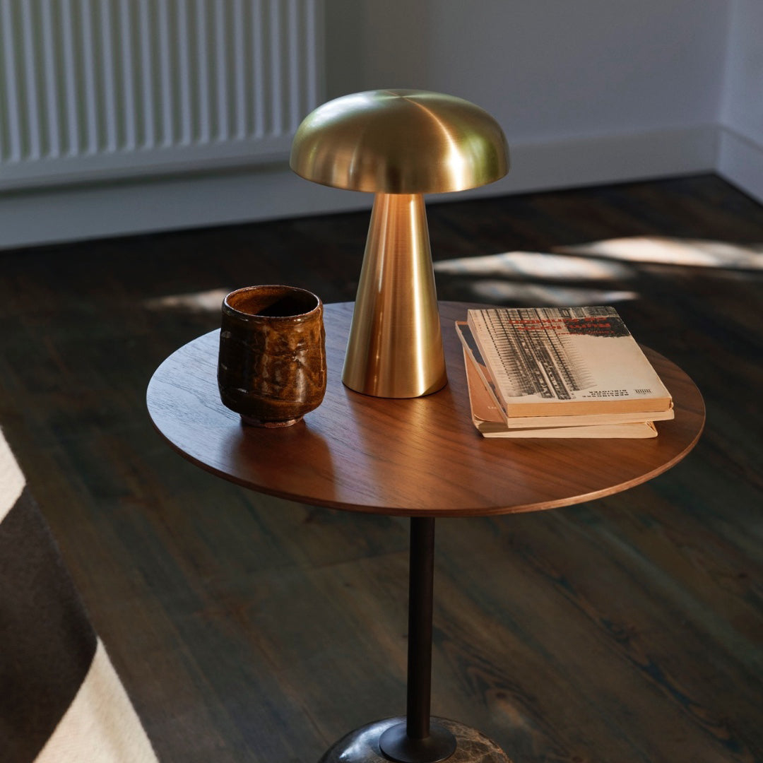 Lampada Da Tavolo Elegante Con Luce LED Integrata - Design Minimalista e Funzionale