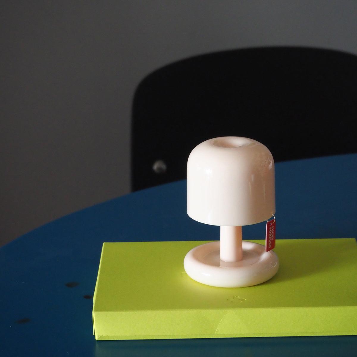 Lampada Da Tavolo Senza Fili Elegantemente Compatta Con Batteria Integrata