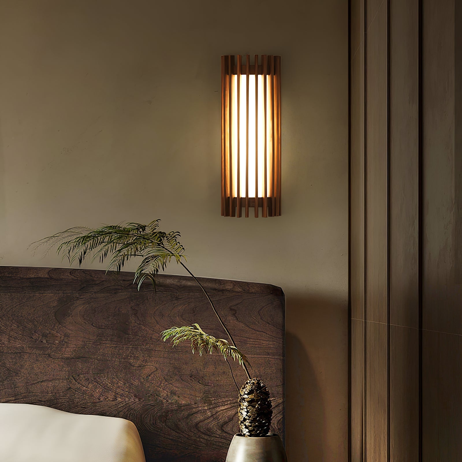 Lampada da Parete Applique in Noce Regina con LED Integrati, Design Elegante e Atmosfera Accogliente