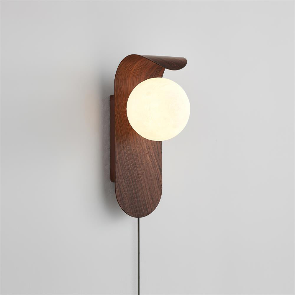 Lampada da Parete Carlyle con Base in Legno e Globo in Acrilico, Design Moderno e Accogliente