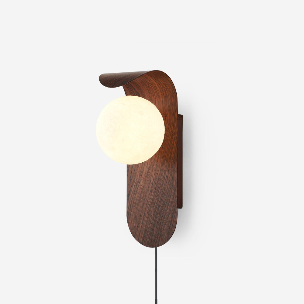 Lampada da Parete Carlyle con Base in Legno e Globo in Acrilico, Design Moderno e Accogliente
