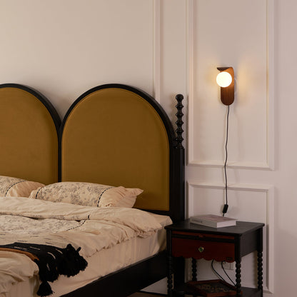 Lampada da Parete Carlyle con Base in Legno e Globo in Acrilico, Design Moderno e Accogliente