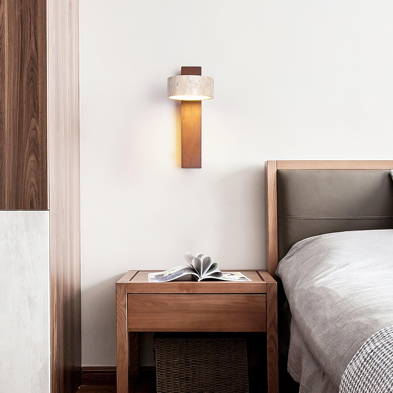 Lampada da Parete Tersus in Travertino Giallo e Legno Elegante per Ambienti Umidi
