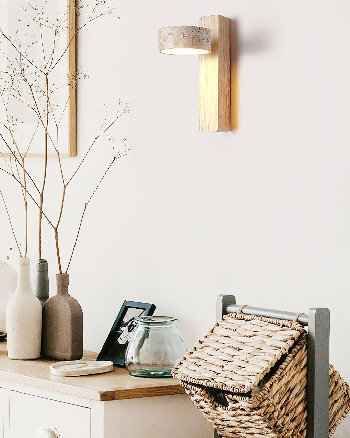 Lampada da Parete Tersus in Travertino Giallo e Legno Elegante per Ambienti Umidi