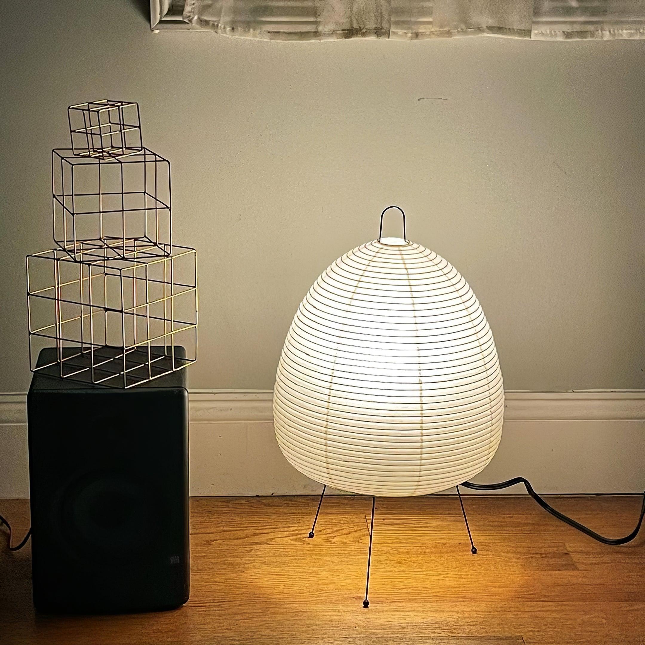 Lampada da Tavolo Elegante in Carta e Metallo, Luce Calda per Interni