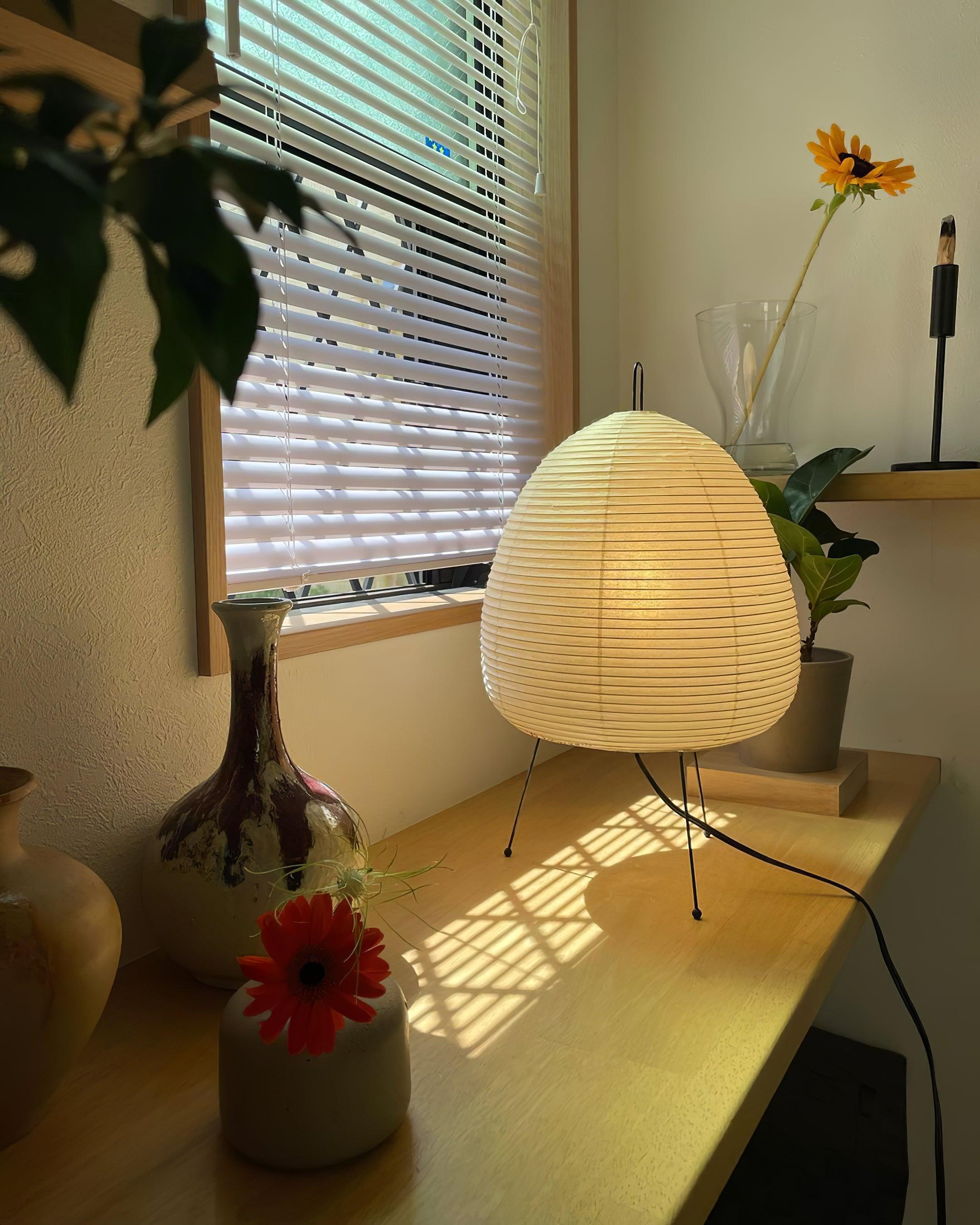 Lampada da Tavolo Elegante in Carta e Metallo, Luce Calda per Interni