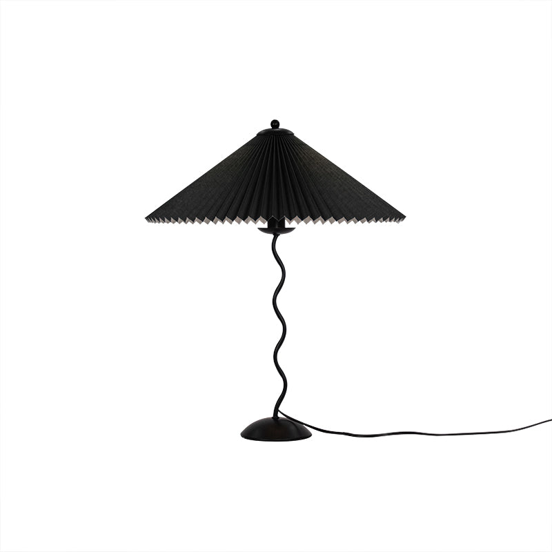 Lampada da Tavolo Origami in Stile Nordico con Design Curvo in Metallo e Tessuto – Perfetta per Interni, Ø 43 cm x H 60 cm
