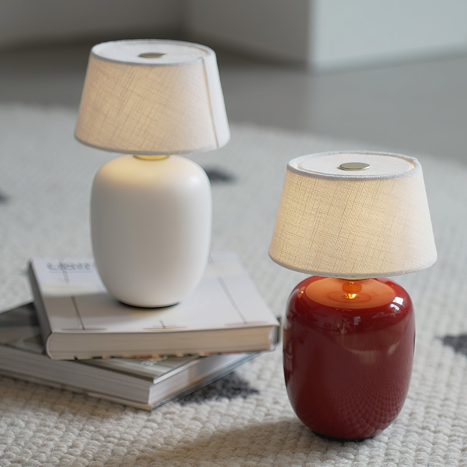 Lampada da Tavolo Senza Fili in Ceramica con Ricarica USB e Controllo Touch – Design Compatto e Moderno per Interni ed Esterni