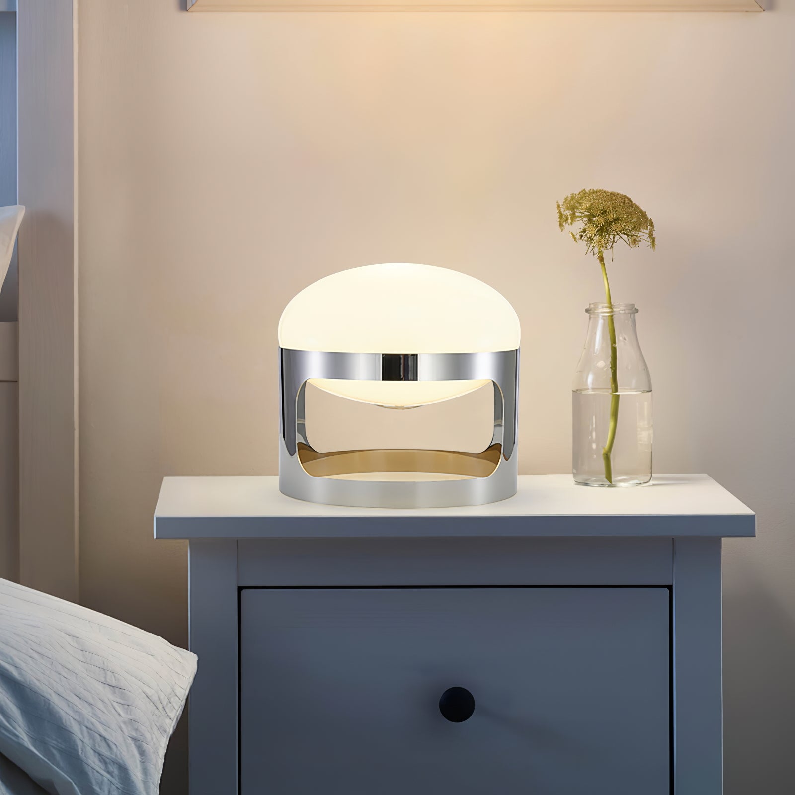 Lampada da Tavolo in Acciaio Inossidabile e Acrilico, Design Medievale, Ø 25 cm x H 24 cm, Colore Argento e Bianco